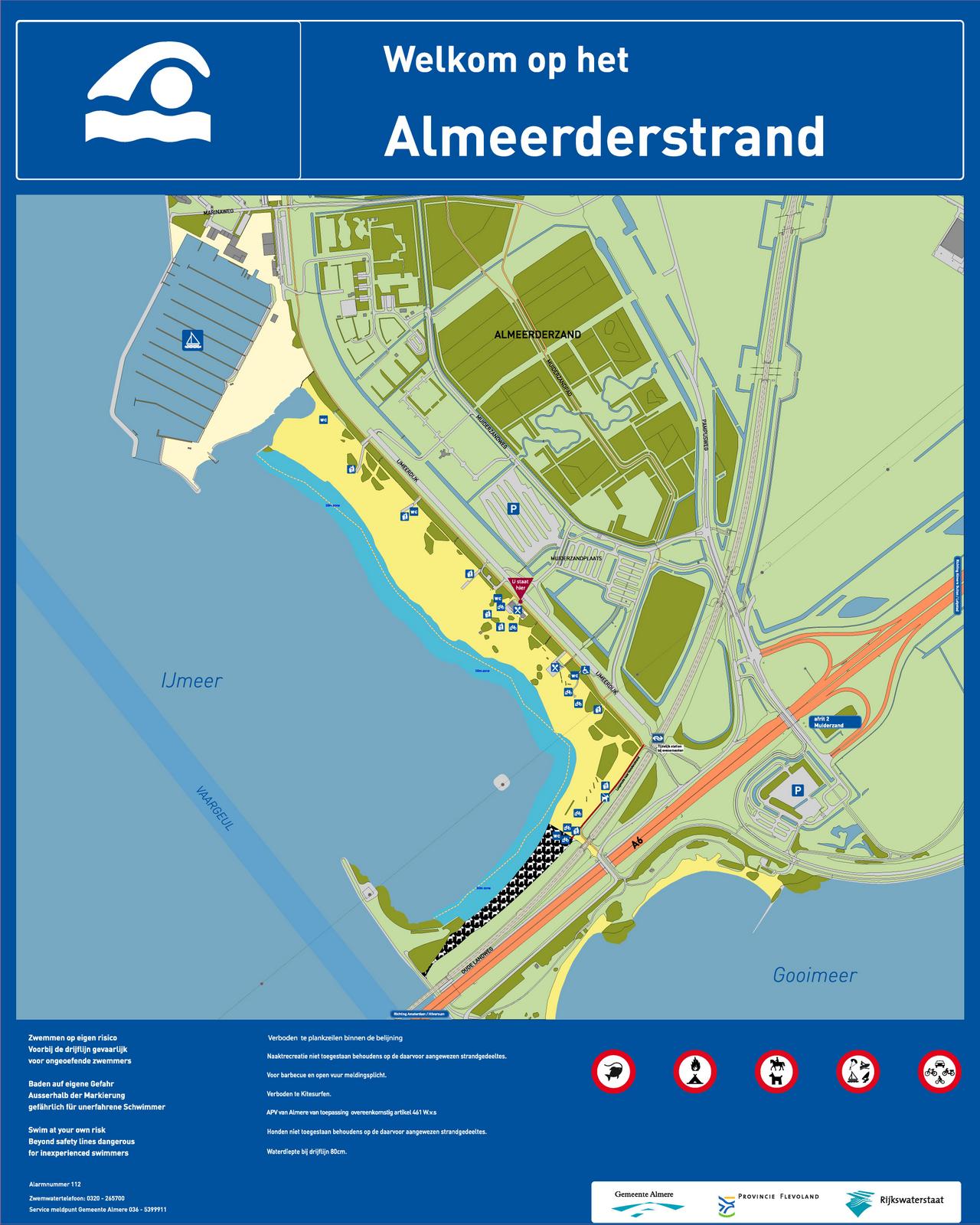 Het informatiebord bij zwemlocatie Almeerderstrand